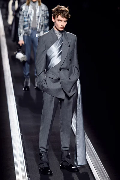 Look 43